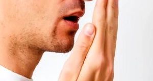 علت مهم بوی بد دهان/چه زمانی باید به پزشک مراجعه کرد؟
