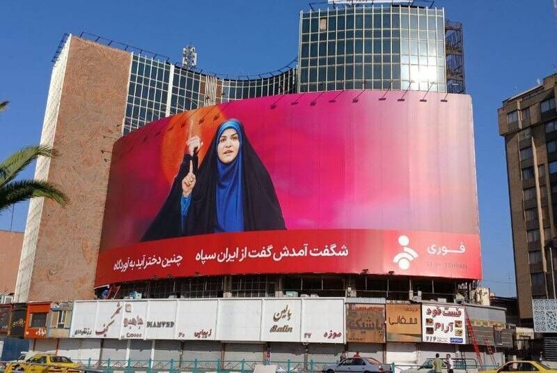  دیوارنگاره خاص میدان ولیعصر با تصویر سحر امامی