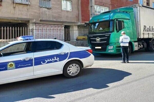 پلیس جلوی جوان ۱۷ ساله با کامیون را گرفت+ جزئیات