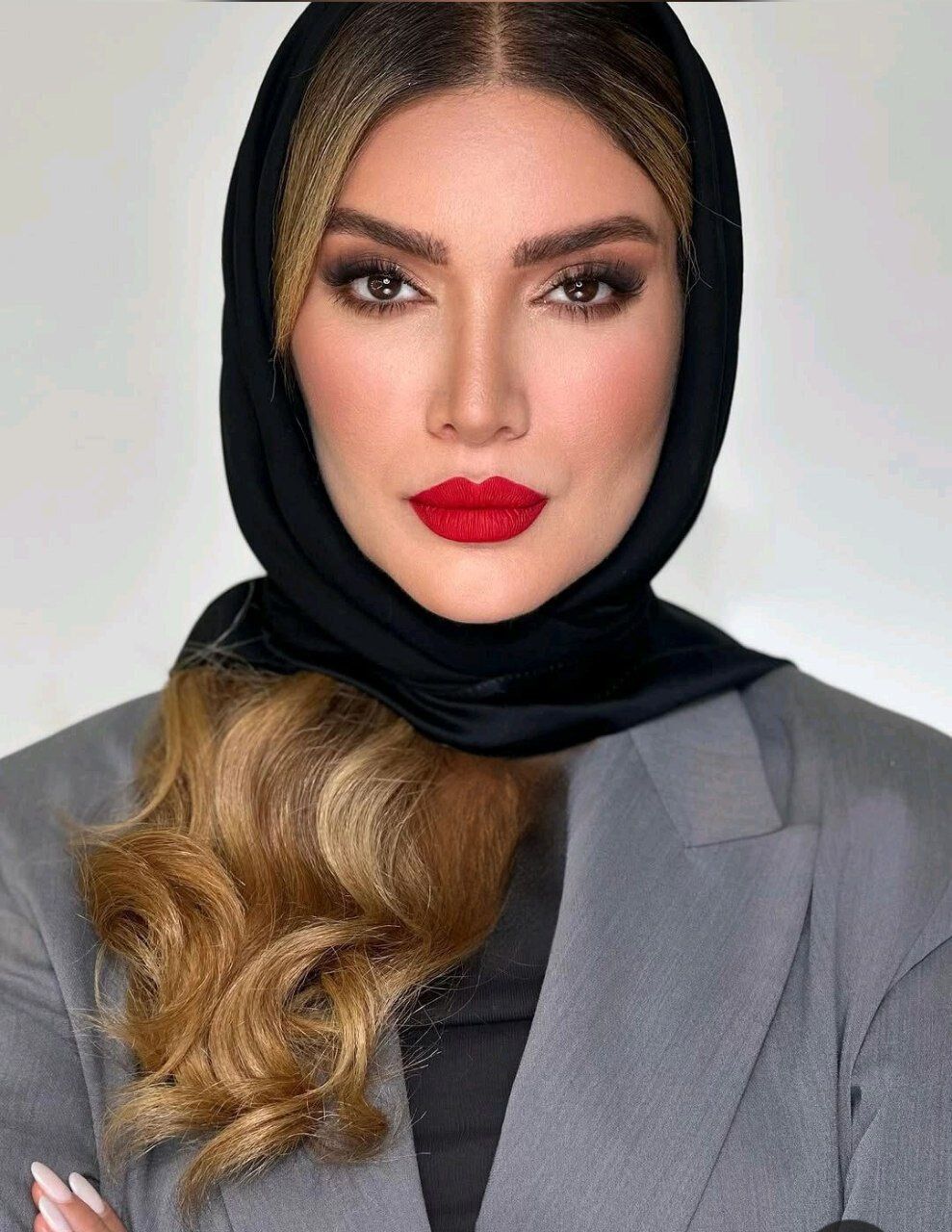 قاب جذابِ متین ستوده و خواهر جذابش با لباس‌های محلی