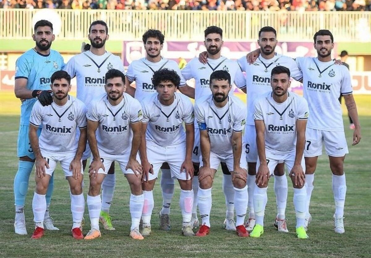 ببینید درخواست هواداران ملوان از داخل اتوبوس در مسیر اراک!