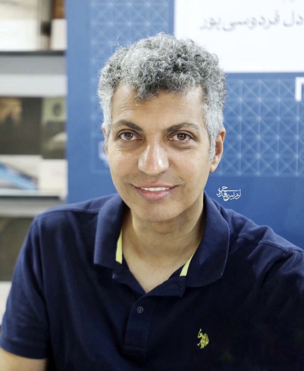 جشن تولد  ۵۱ سالگی عادل فردوسی پور با کیک ساده/ عکس