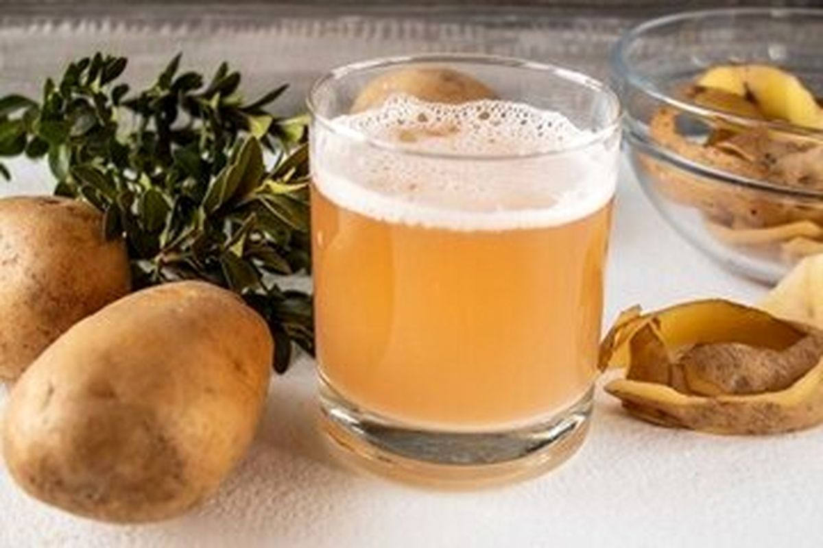 ۷ خاصیت شگفت انگیز آب سیب زمینی برای سلامتی

