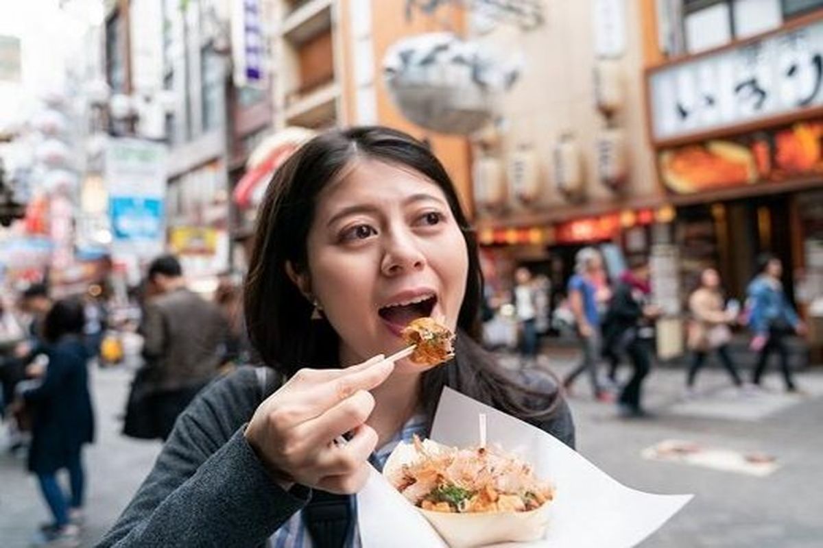 این مدل غذا خوردن شما را پیر و زشت میکند!