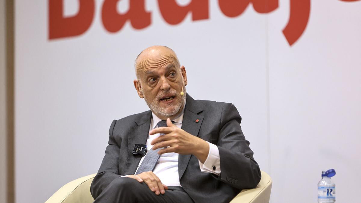 پاسخ تند تباس به هانسی فلیک: برو به یوفا شکایت کن!