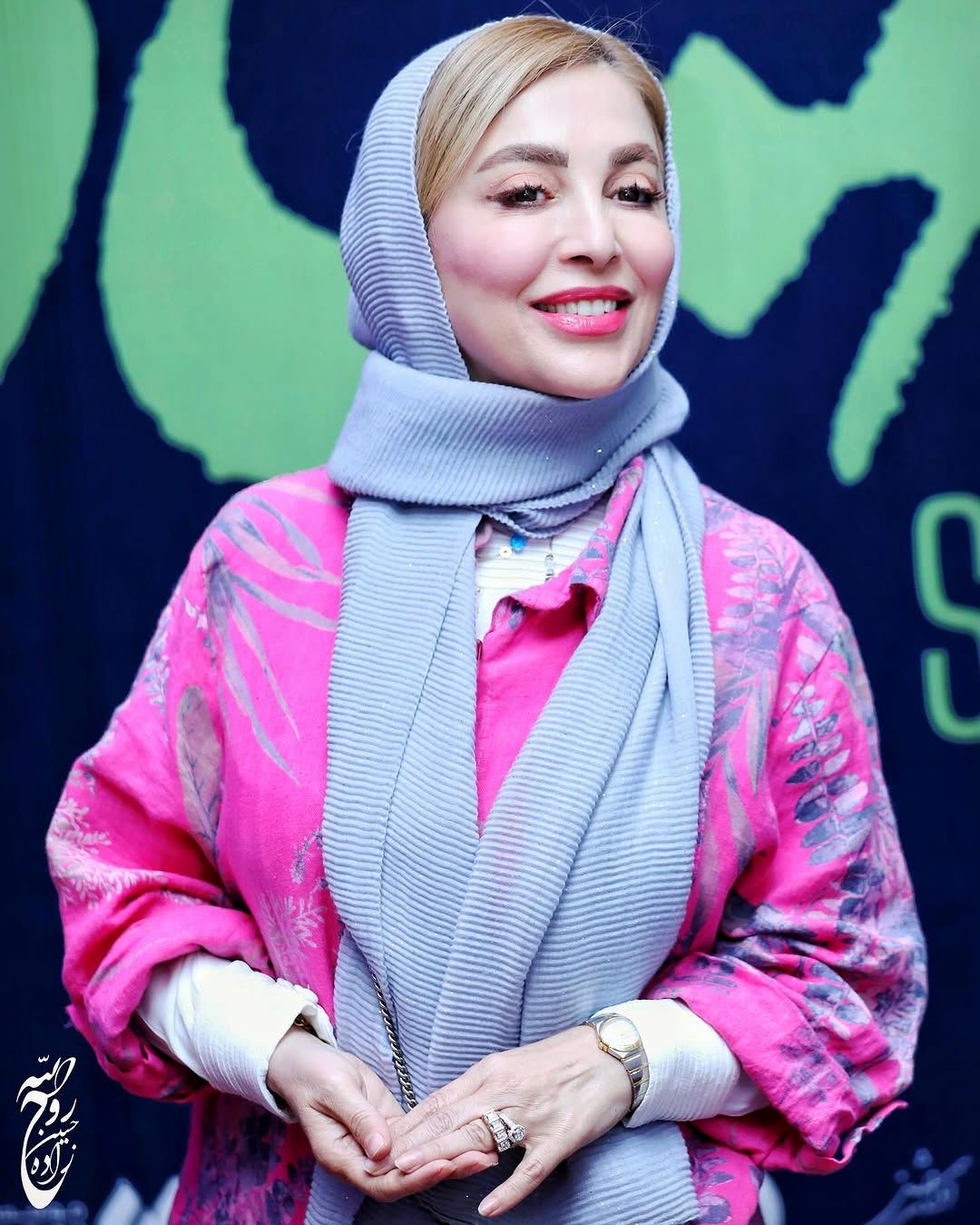  ژیلا صادقی با حلقه ازدواج و پیرهن گل گلی!/ عکس