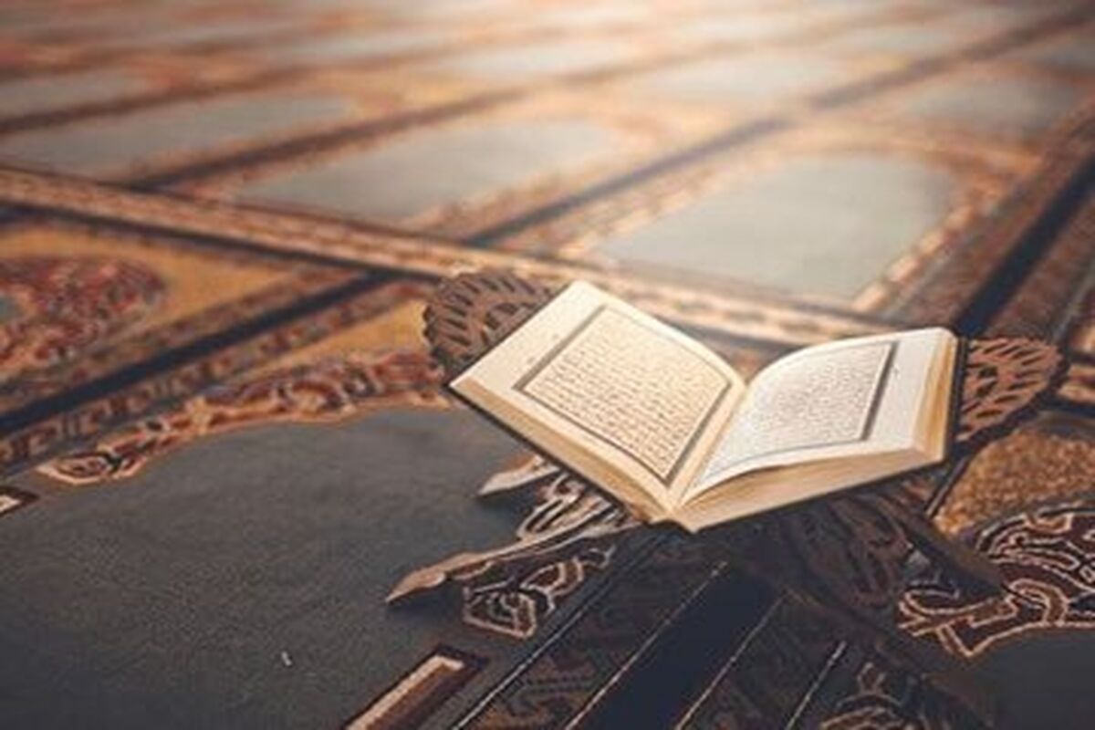 اهانت سرباز رژیم صهیونیستی به قرآن کریم در غزه/عکس