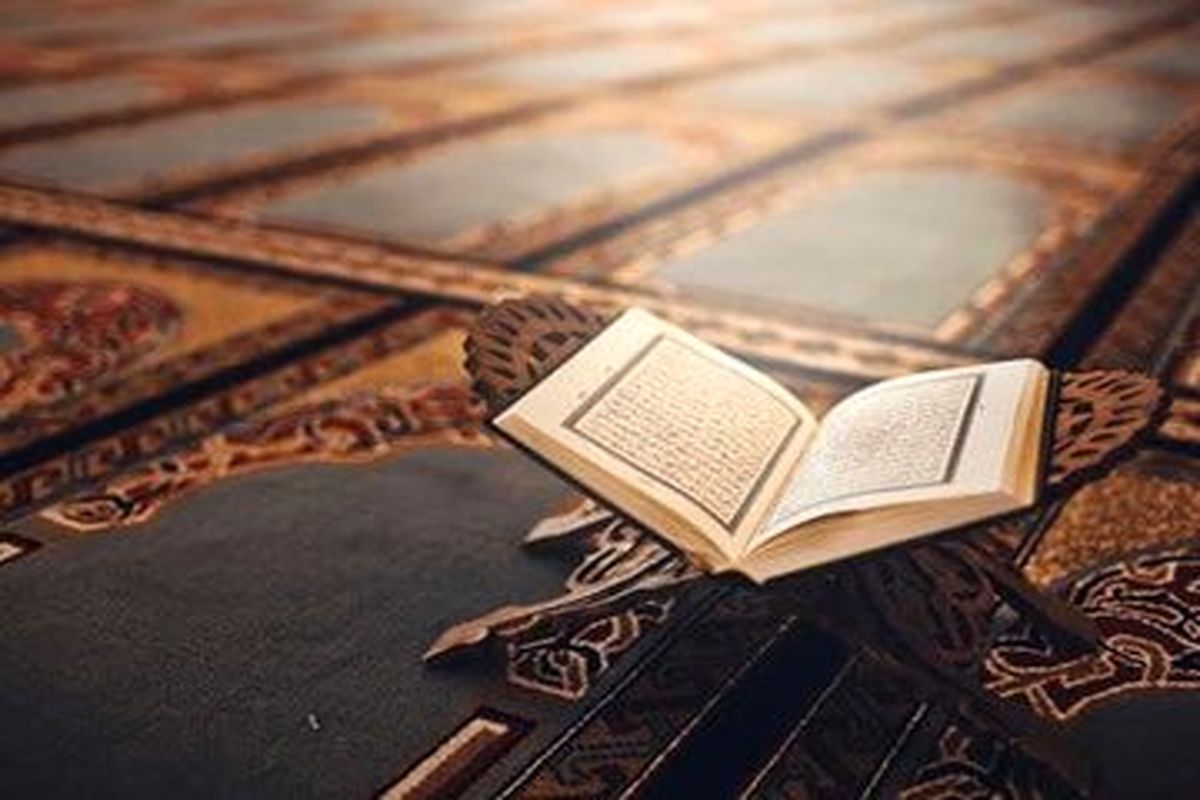 اهانت سرباز رژیم صهیونیستی به قرآن کریم در غزه/عکس