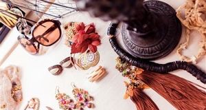 دخترانی که زیبا و خوش‌استایل به نظر می‌رسند این کار را انجام می دهند