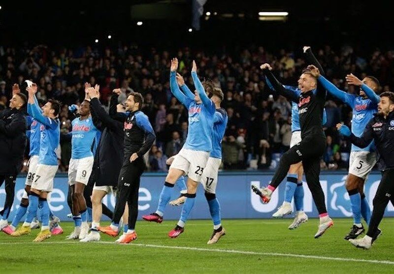 به فروش رساندن چمن ورزشگاه اودینزه توسط هواداران ناپولی+عکس