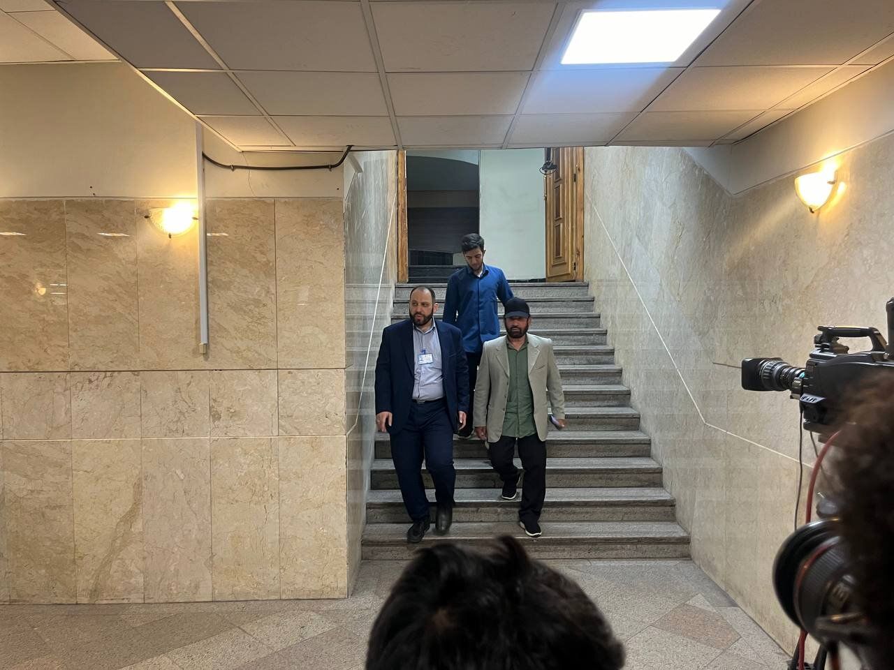 تصویری شوکه کننده از آجودان احمدی نژاد در ستاد انتخابات / او هم نامزد انتخابات ریاست جمهوری شد/ عکس

