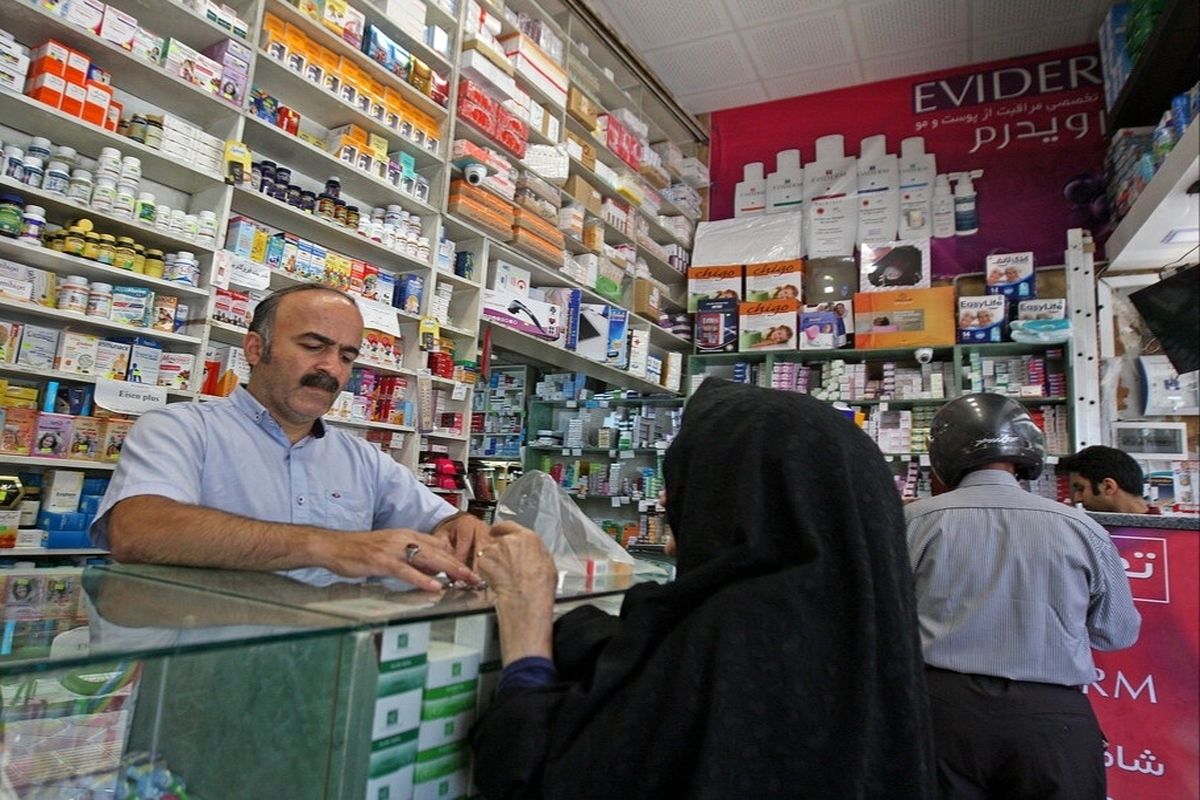 پلمب یک داروخانه به دلیل کشف حجاب