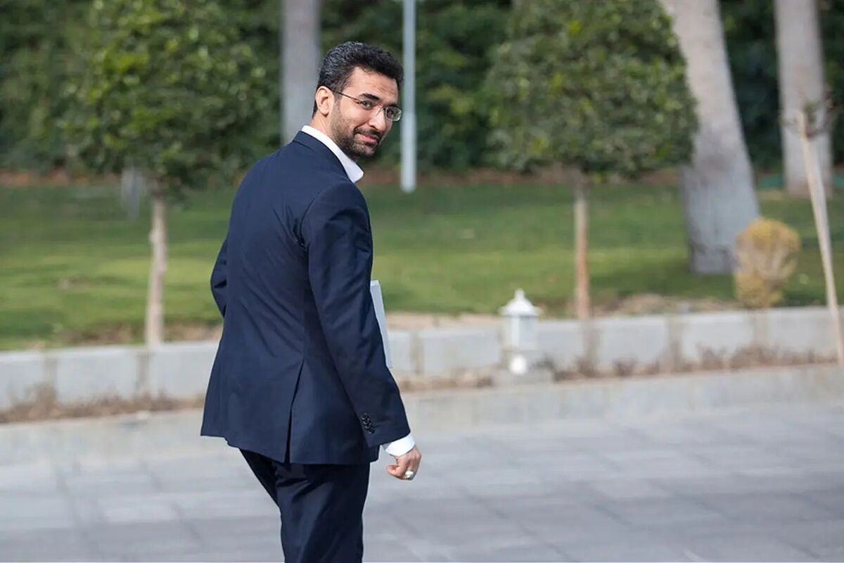 
کنایه آذری جهرمی به صداوسیما: «بنیاد آقاخان» عکس‌العملی شبیه «ساترا» نداشت
