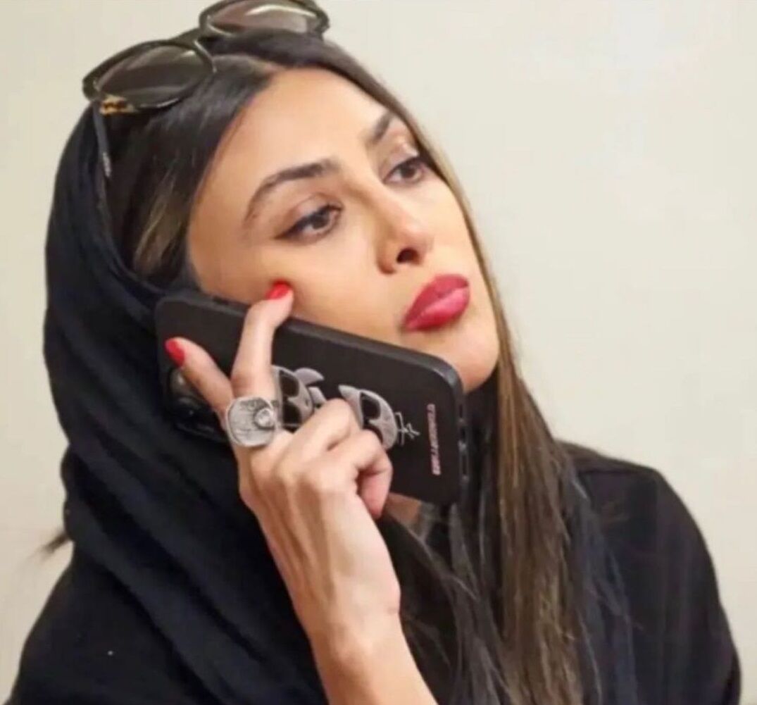 حکم عجیب دادسرای تهران برای کشف حجاب آزاده صمدی/ اقدام برای  درمان مداوای بیماری ضد اجتماعی!