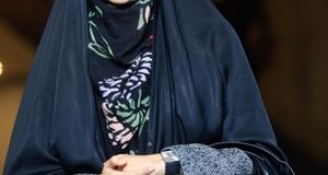 مژده لواسانی با روسری و انگشتر سِت/ هکس