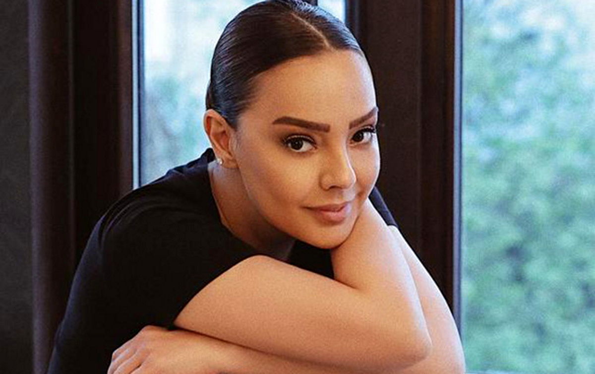 اِبرو گوندش استایل جوان‌پسند  در ۵۱ سالگی/ عکس