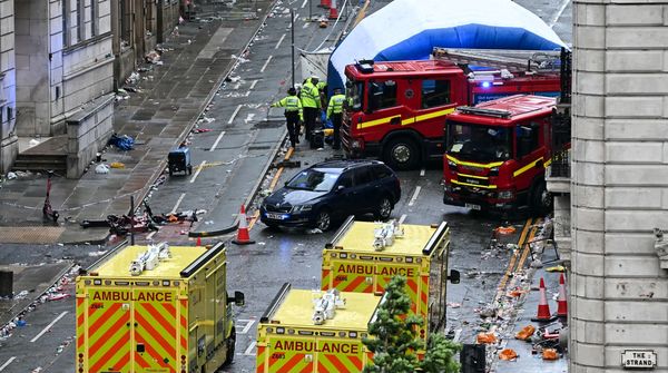 نجات معجزه‌ آسای یک نوزاد در جشن خونین لیورپول