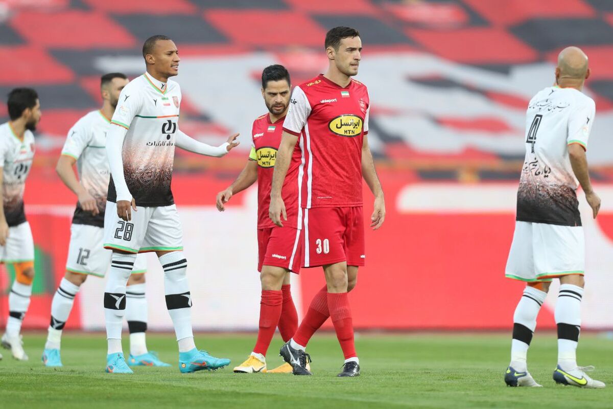 اشتباهات کمرشکن داور در بازی پرسپولیس - مس