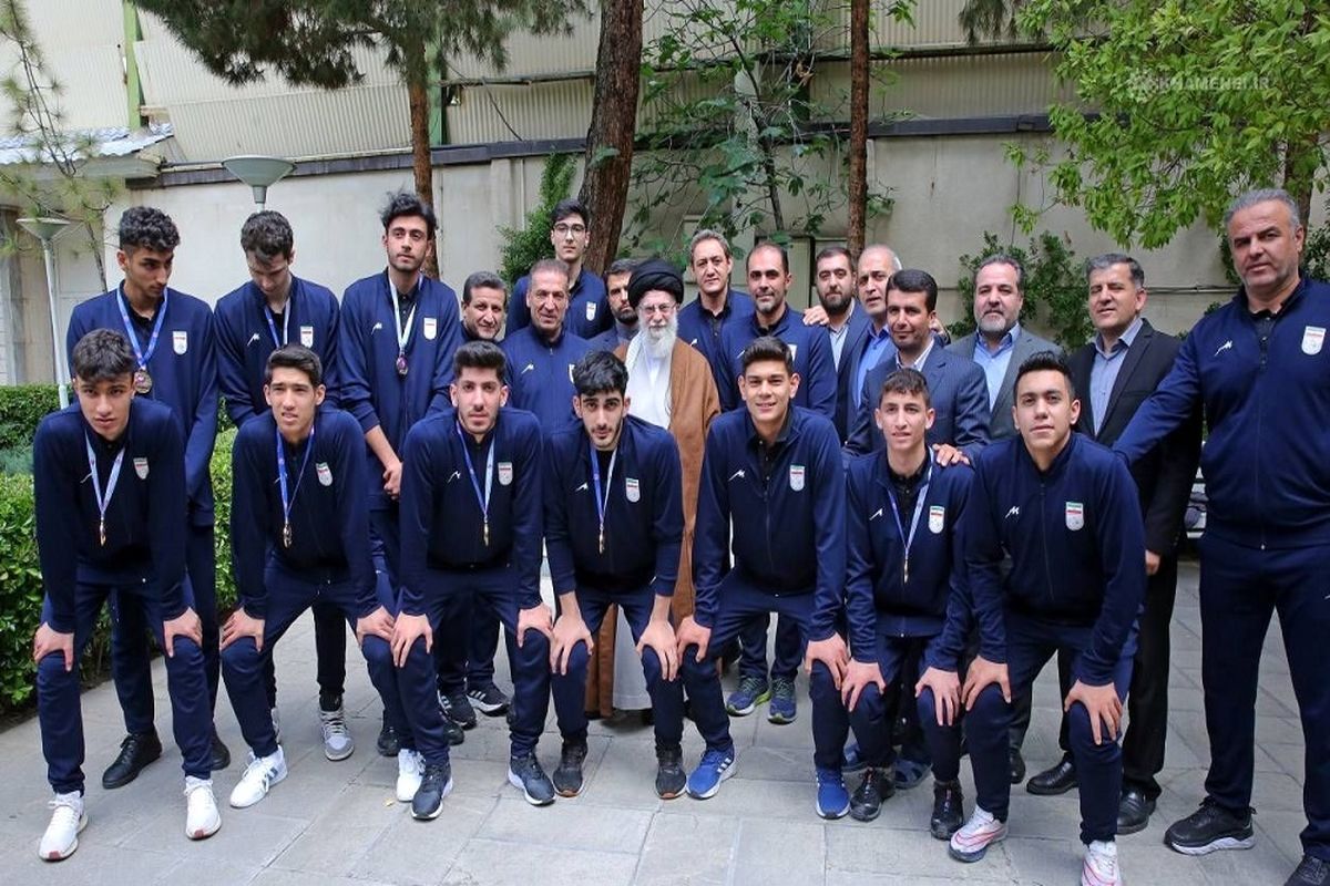 دیدار تیم ملی والیبال دانشآموزی ایران با رهبر معظم انقلاب اسلامی