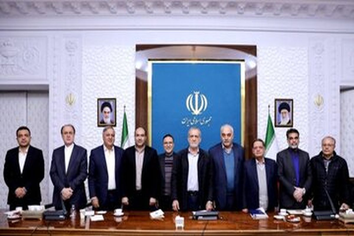 واکنش پزشکیان به استیضاح وزیر اقتصاد: تغییر آدمها مشکلی را حل نخواهد کرد