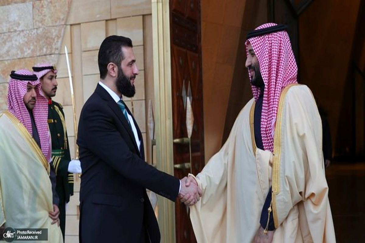 تصاور استقبال سنگین بن‌سلمان از جولانی در عربستان غوغا به پا کرد/ببینید