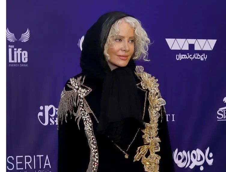 شراره رخام بدون گریم و با لباس قرمز/ عکس