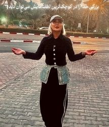 استایل عجیب الهام حمیدی با دامن کوتاه!/ عکس