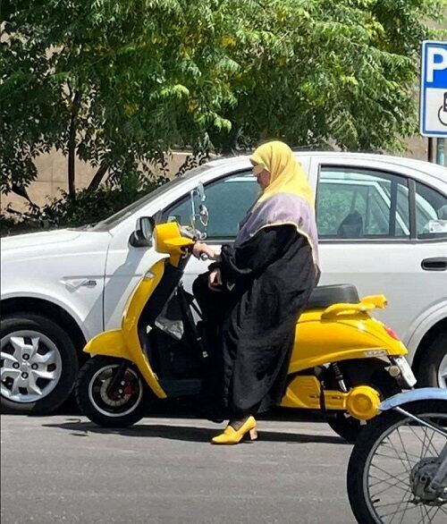 موتورسواری دو دختر دانش آموز در تهران خبرساز شد + عکس