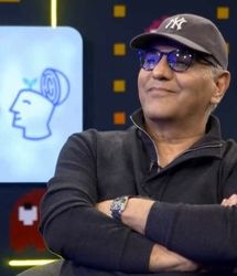 یادگاری قشنگ مهران مدیری برای امیرحسین قیاسی/ ببینید