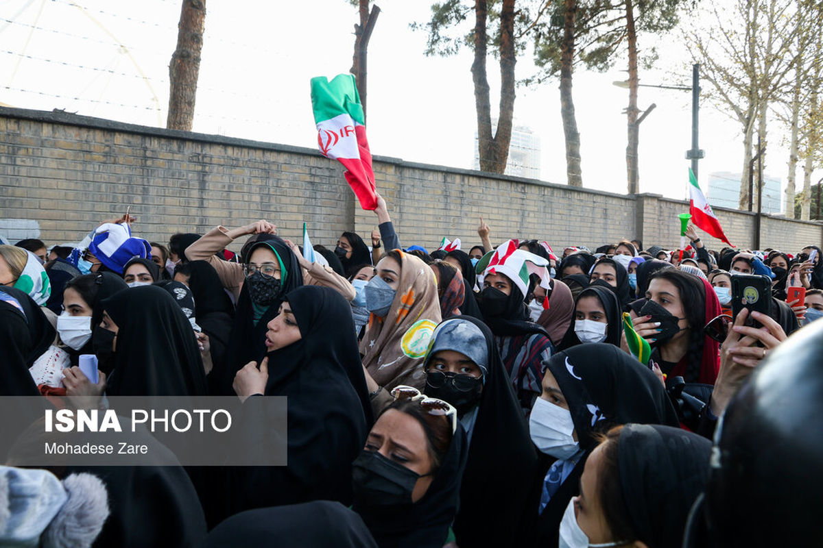 واکنش چهره‌های سیاسی به حواشی راه ندادن بانوان به ورزشگاه در مشهد