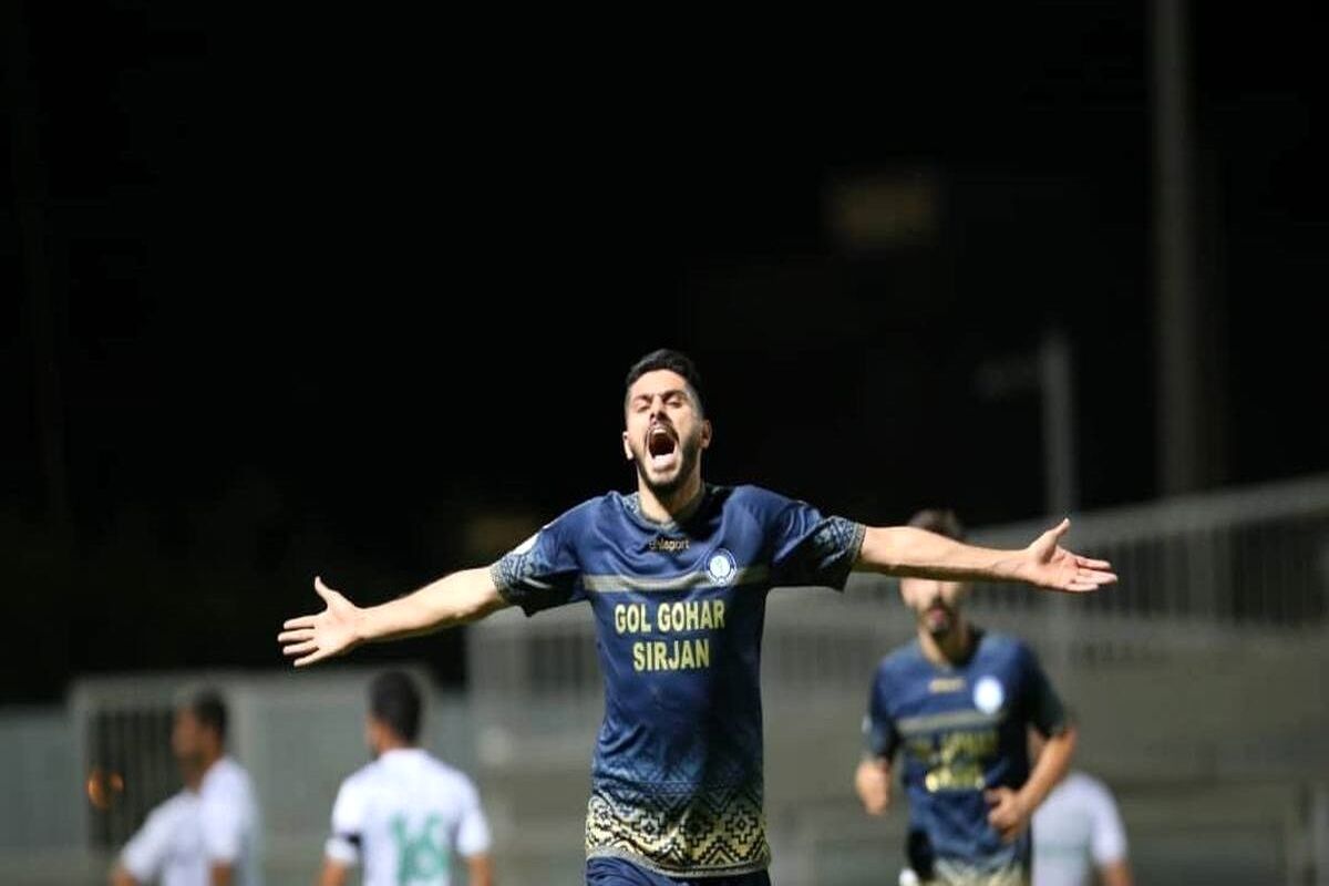 بازیکن جنجالی گل گهر میرسلیم را شست و پهن کرد + عکس