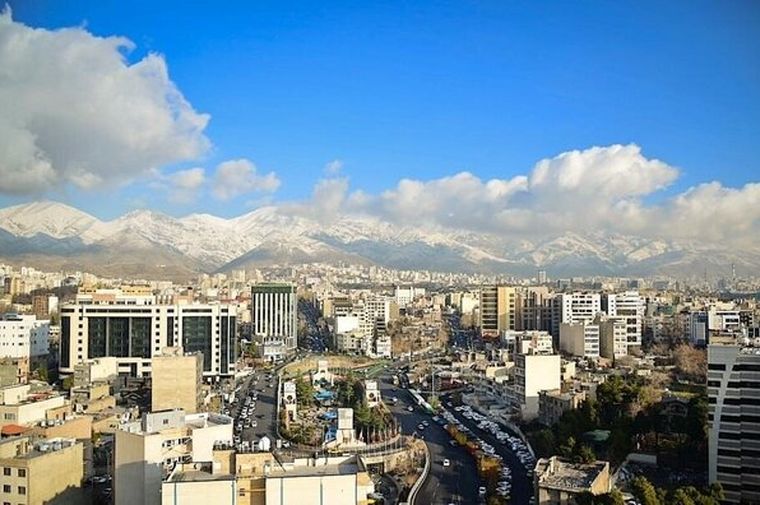 هوای تهران پاک و آسمان همچنان آبی