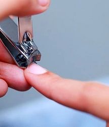 اگر این علایم غیر طبیعی روی ناخن دیدید نگران شوید