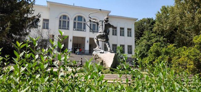 مجسمه آرش کمانگیر در میدان ونک نصب می‌شود