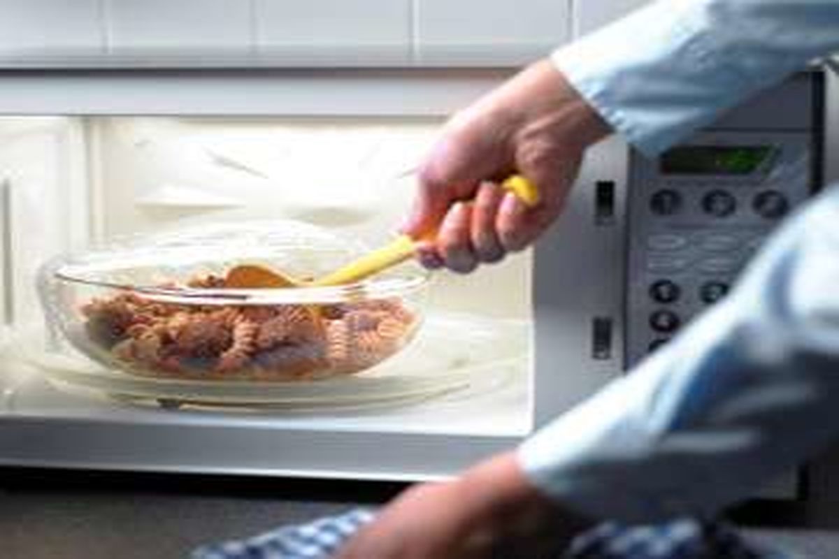 این خوراکی‌ ها را به هیچ وجه نباید در «مایکروفر» گرم کنید