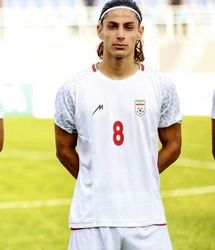 محمدجواد حسین‌نژاد بازوبند کاپیتانی گرفت