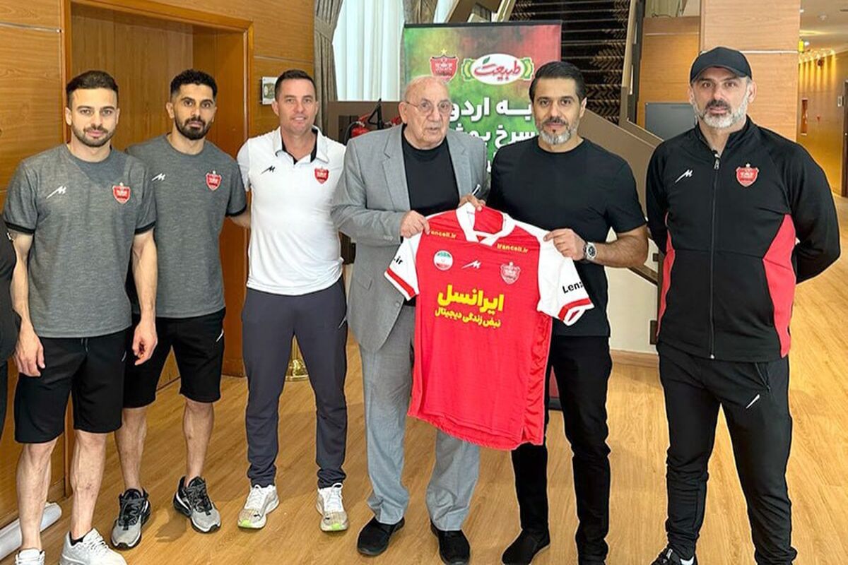 حضور مهاجرانی در اردوی پرسپولیس