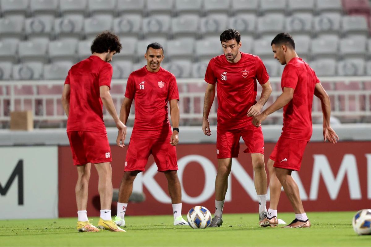 بازیکن پرسپولیس شلاق میخورد!