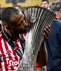 پیدا شدن مشتری برای ایوب الکعبی،جا برای مهدی طارمی باز می‌شود؟