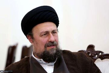  تصاویر کمتر دیده شده از حضور سیدحسن خمینی و همسرش در منزل شهید رئیسی