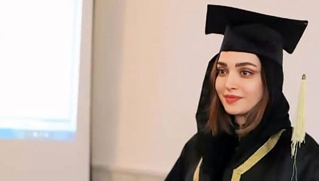  بهنوش طباطبایی ول کن حواشی دانشگاهش نمی شود!/ تصاویر