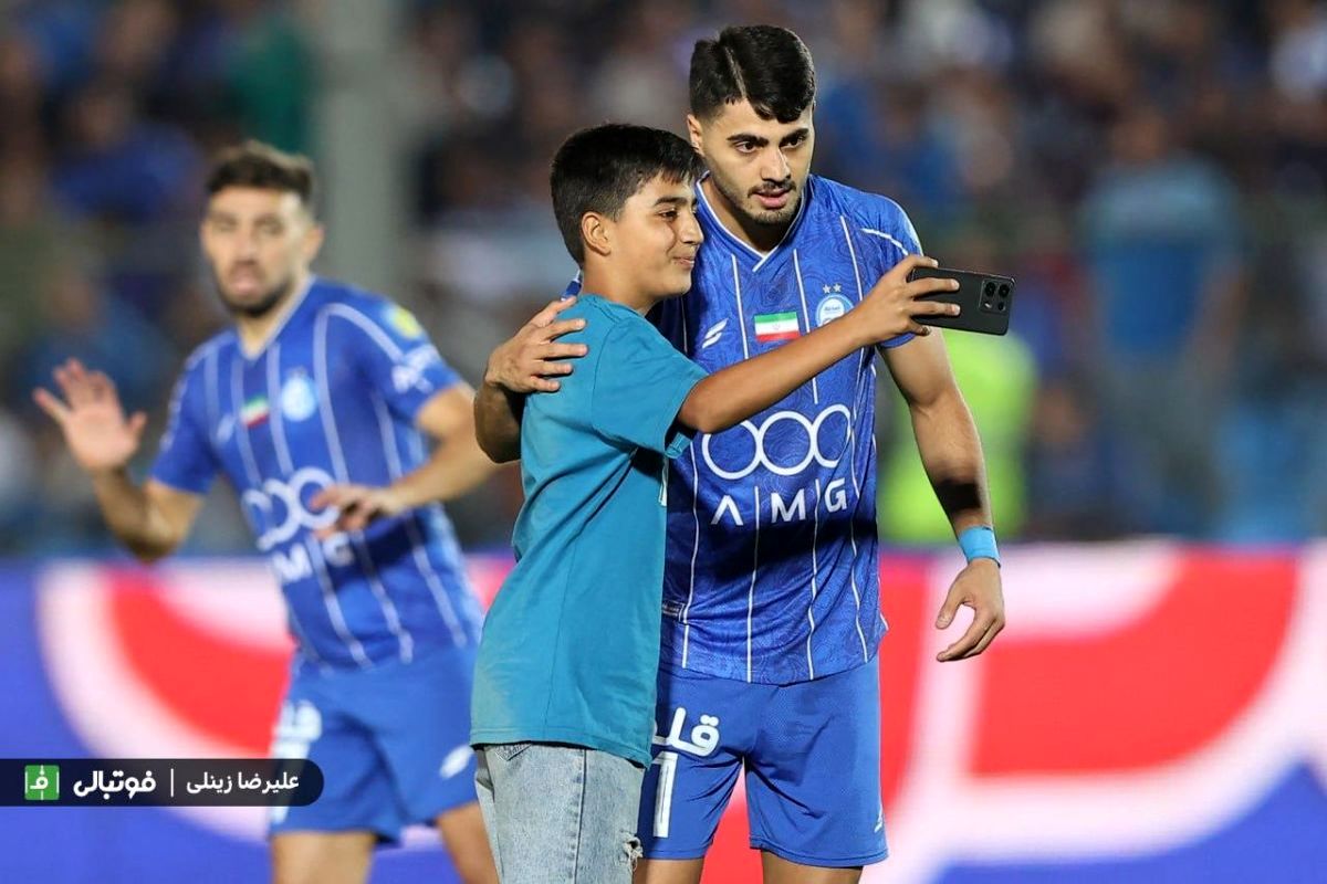 عجیبترین سلفی لیگ را مهاجم استقلال گرفت!