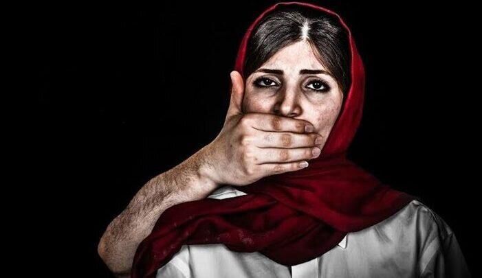 از خجالت سرخ شده بودم ولی مهندس به من نزدیک شد و تعرض کرد