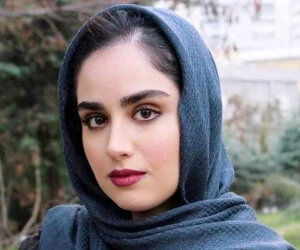 هانیه غلامی بازیگر سریال «هیولا» در امامزاده صالح!/ عکس