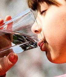 خواص نوشیدن یک لیوان آب گرم که از آن بی خبرید