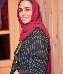 تیپ هنری «سوگل طهماسبی» در رونمایی از یک کتاب