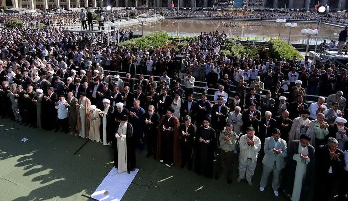 سر دادن شعار «لبیک یا نصرالله» در نماز جمعه امروز تهران+ فیلم