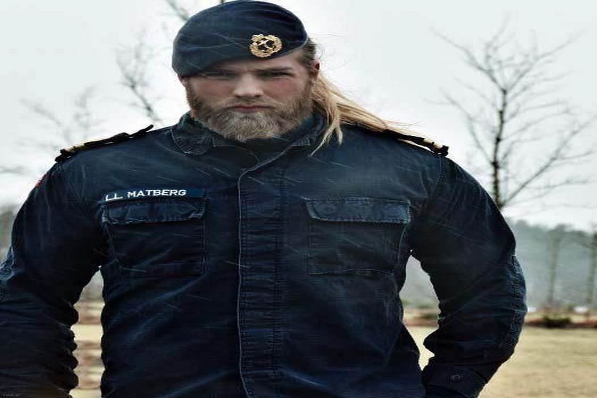 خواستگاری هزاران دختر از این آقا پلیس خوش تیپ!