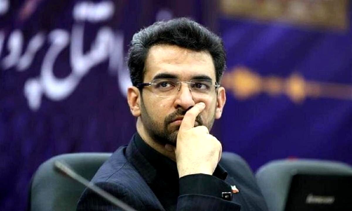 عکسی از وزیر دولت روحانی و مداح معروف در پیاده‌روی اربعین

