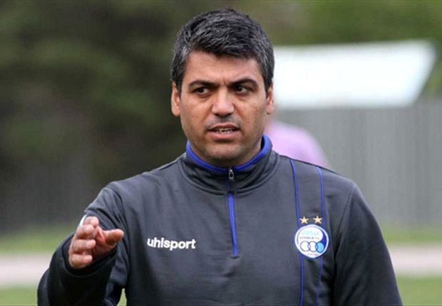 ستار همدانی:خدا کند قهرمان فصل بعد در زمین تعیین شود